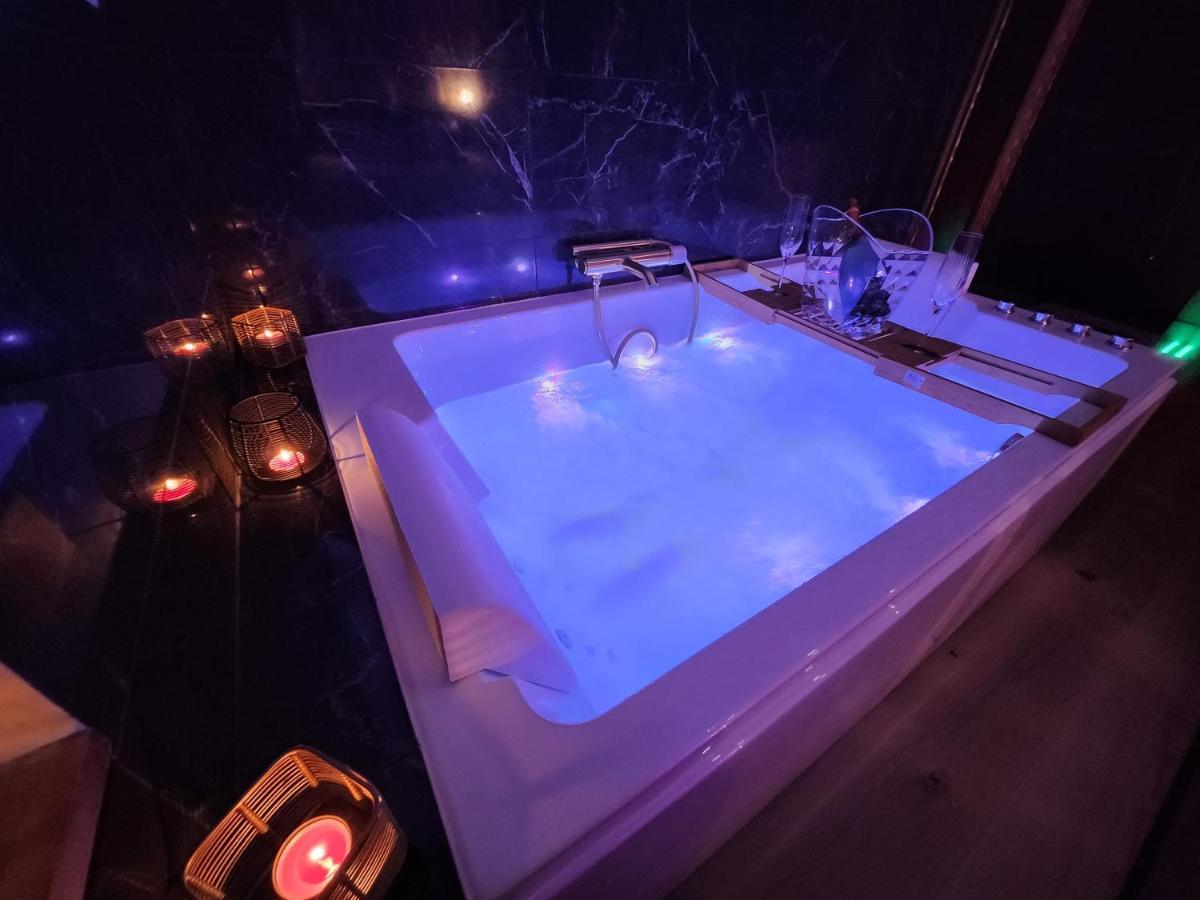 Caen, Tu M'Aimes - Suite Romantique Ngoại thất bức ảnh